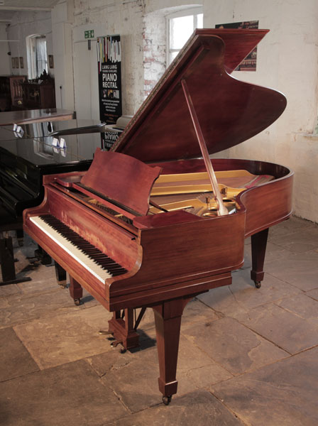 A 1927, Steinway Model O grand piano for sale with a figured, mahogany case and spade legs. Piano has an eighty-eight note keyboard and a two-pedal lyre